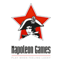 Un logo stylisé avec une illustration en noir et blanc d'une personne portant un chapeau napoléonien à l'intérieur d'une étoile rouge. Sous l'étoile, le texte « Napoleon Games » est écrit en caractères gras, avec le slogan « Play When Feeling Lucky » en dessous.